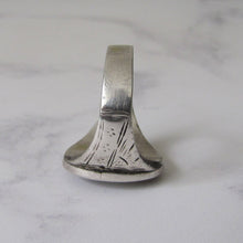 Cargar imagen en el visor de la galería, Mens Victorian 935 Silver Intaglio Ring. - MercyMadge
