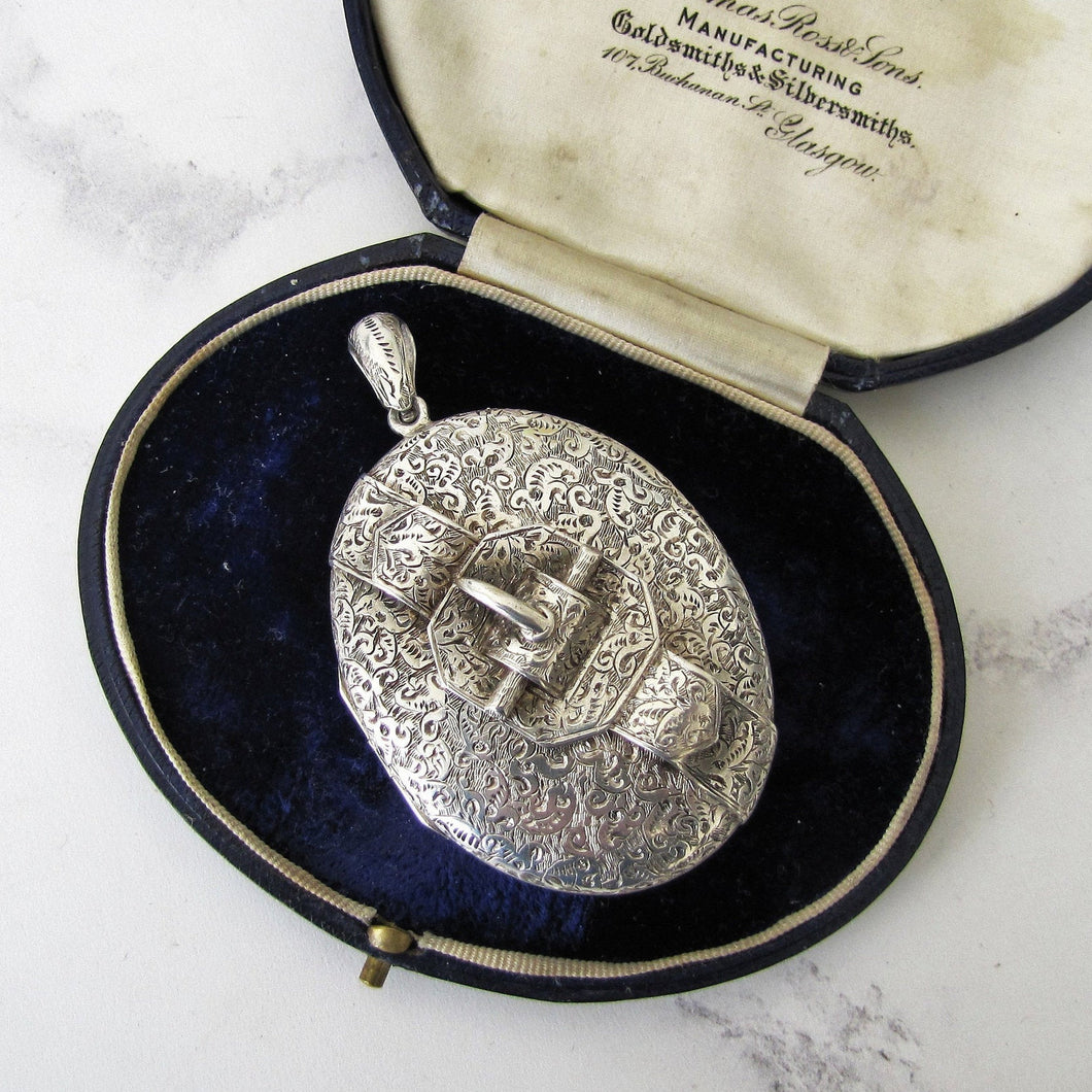 Victorian Aesthetic Engraved Silver Locket. - MercyMadge