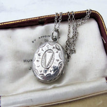 Cargar imagen en el visor de la galería, Victorian Silver Locket Necklace, Engraved Forget Me Nots, Irish Harp - MercyMadge
