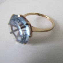 Charger l&#39;image dans la galerie, 1960&#39;s 10 Carat Topaz Solitaire Dress Ring, 9ct Gold. - MercyMadge

