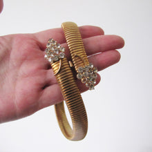 Cargar imagen en el visor de la galería, Art Deco Gold Paste Diamond Snake Necklace. Egyptian Revival Stylized Two Head Snake Choker. 1930s Omega Chain Dog Collar Necklace.

