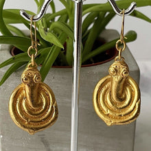 Load image into Gallery viewer, Antique Akan Gold Weight Replica Earrings. Figural Snake African Ashanti Earrings. Vintage Alva Studio Museum Replica Jewelry, New Old Stock
