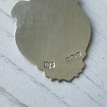 Cargar imagen en el visor de la galería, Art Deco Sterling Silver Engraved Pendant Fob
