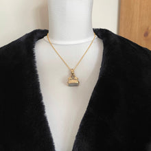 Load image into Gallery viewer, Georgian 15ct Gold Seal Fob - Fairness Wins. Carved Moonstone Latin Intaglio Fob Seal. Armorial Crest/Coat Of Arms Wax Seal Fob, Circa 1760
