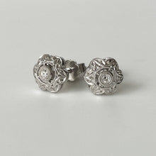 画像をギャラリービューアに読み込む, Antique Platinum &amp; Diamond Stud Earrings. 1920s Art Deco Diamond Solitaire Flower Earrings with Antique Box
