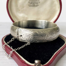 Cargar imagen en el visor de la galería, Vintage Victorian Style Silver Bracelet, Engraved Ferns. English Sterling Silver Hinged Bangle. Sweetheart Bracelet, Hallmarked 1959

