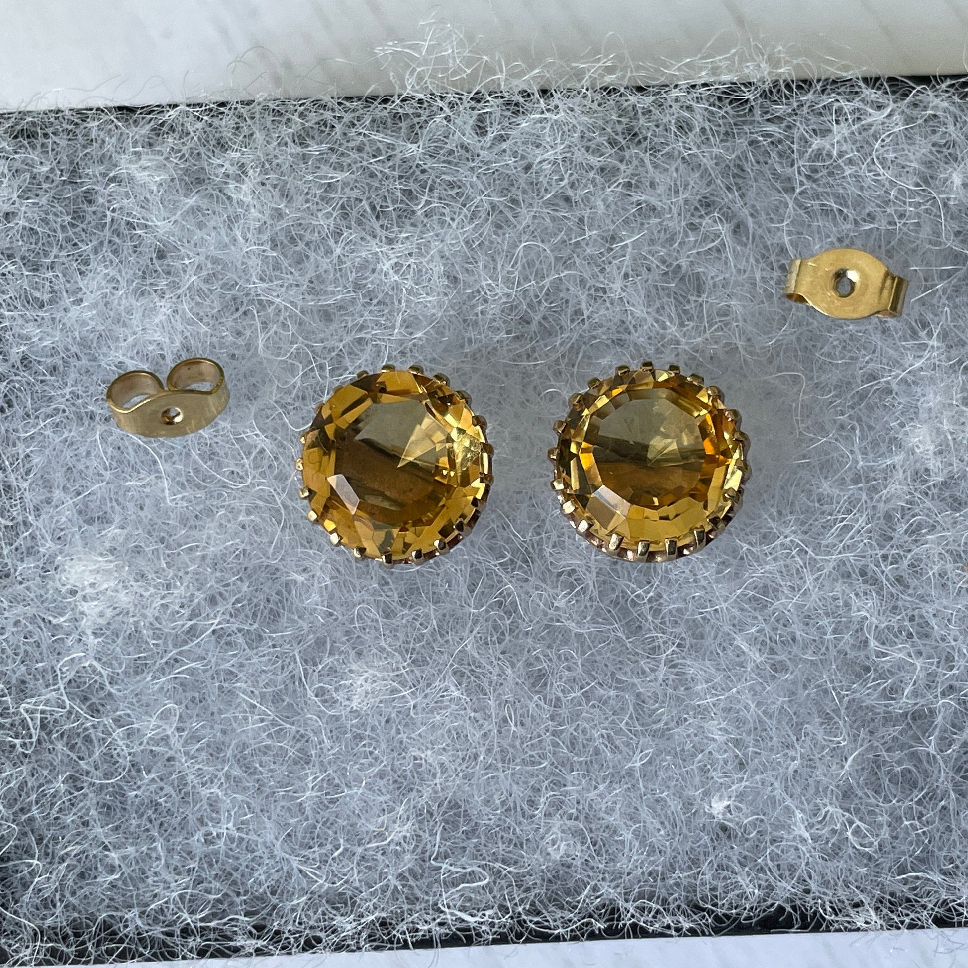 Victorian Scottish 15ct Gold Cairngorm Citrine Earrings. Antique Golden Citrine Solitaire Stud Earrings In Coronet Settings