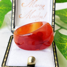 Cargar imagen en el visor de la galería, Vintage Scottish Carnelian Dome Band Ring. 1970s Carved Natural Orange Red Banded Agate Statement Ring. Wide, Unisex Size UK T/US 9 3/4.

