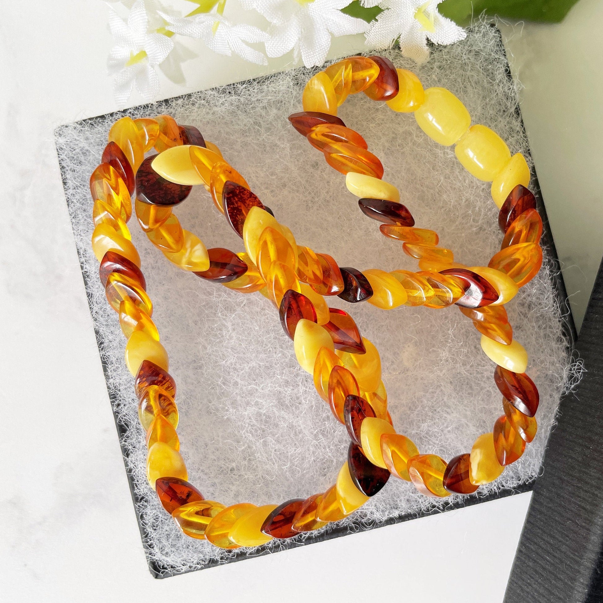 Vintage 1930s Baltic Amber Beaded Necklace. Mixed Cognac, Honey & Egg Yolk Natural Amber Leaf Bead Necklace. Art Deco Collar Necklace