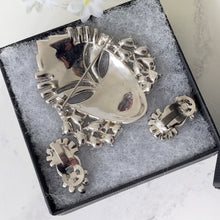 Cargar imagen en el visor de la galería, Mazer 1940s Oriental Face Mask Brooch &amp; Earrings. Vintage Art Deco Asian Princess Pave Set Crystal and Ruby Red Diamante Brooch, Earring Set
