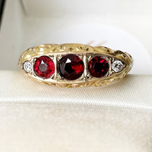 Carica l&#39;immagine nel visualizzatore di Gallery, Antique Edwardian Red Garnet &amp; Diamond 9ct Gold Ring. 3 Stone Carved Gold Boat Style Ring, Chester 1911, Size 5.75 US / L UK / 51.5 EU
