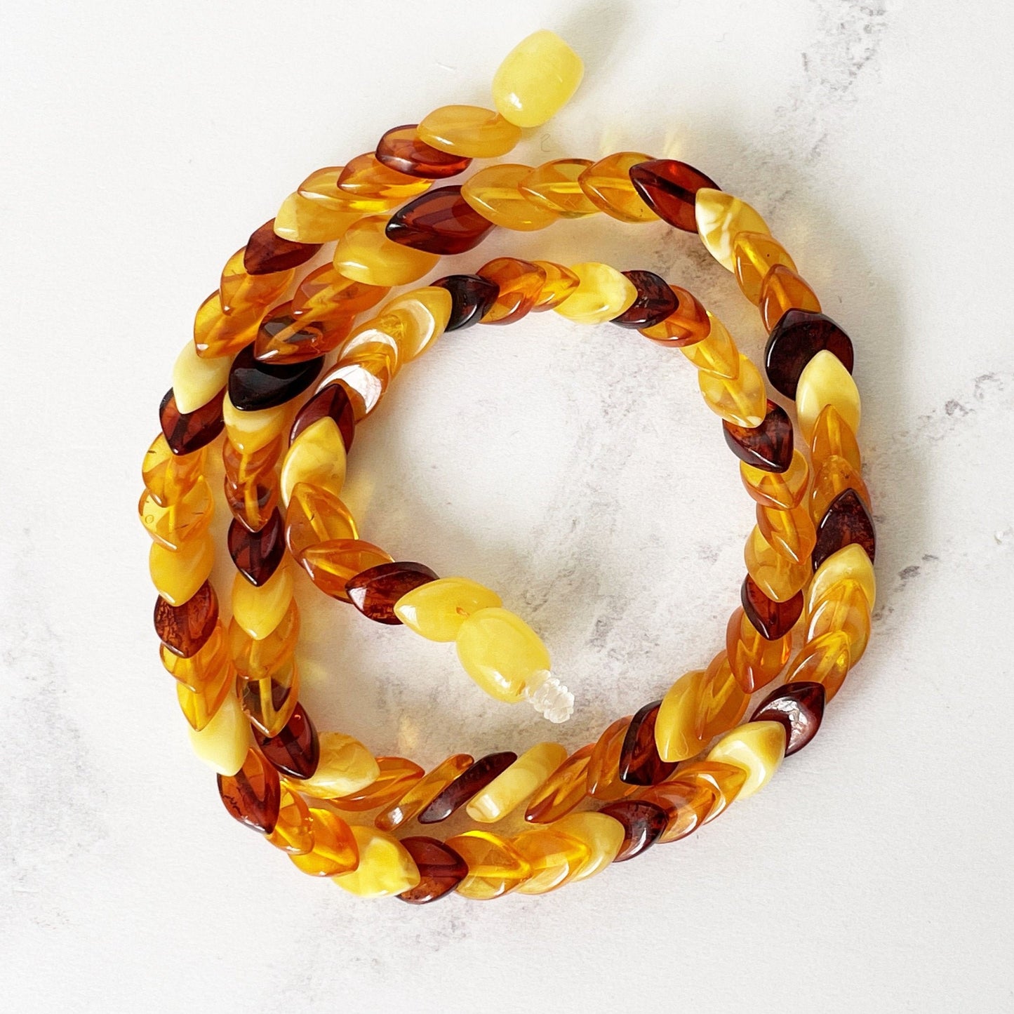 Vintage 1930s Baltic Amber Beaded Necklace. Mixed Cognac, Honey & Egg Yolk Natural Amber Leaf Bead Necklace. Art Deco Collar Necklace