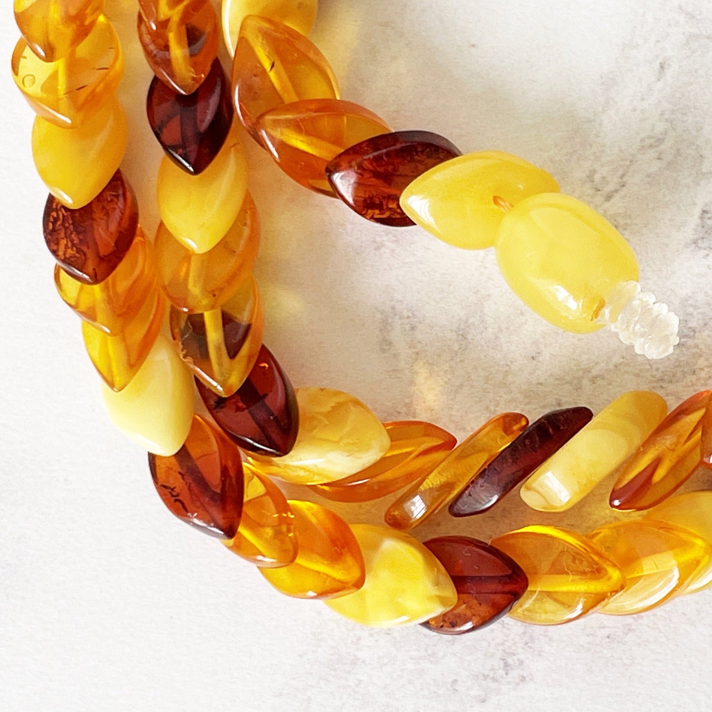 Vintage 1930s Baltic Amber Beaded Necklace. Mixed Cognac, Honey & Egg Yolk Natural Amber Leaf Bead Necklace. Art Deco Collar Necklace