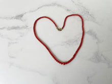 Cargar imagen en el visor de la galería, Vintage Natural Red Coral Necklace. Graduated Genuine Coral Bead Necklace, Gold Clasp, 17&quot; 43cm
