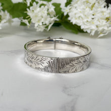 Load image into Gallery viewer, Vintage Victorian Revival Sterling Silver Hinged Bangle. Engraved Pansy English Silver Bracelet Cuff, Birmingham 1971
