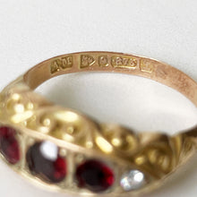 Carica l&#39;immagine nel visualizzatore di Gallery, Antique Edwardian Red Garnet &amp; Diamond 9ct Gold Ring. 3 Stone Carved Gold Boat Style Ring, Chester 1911, Size 5.75 US / L UK / 51.5 EU
