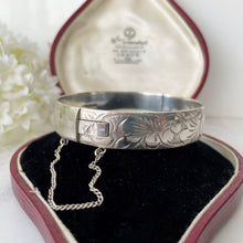 Cargar imagen en el visor de la galería, Vintage Art Nouveau Revival Sterling Silver Hinged Bangle. Engraved Iris English Silver Cuff. Excalibur Silver Bracelet, Harrods, 1968

