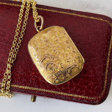 Cargar imagen en el visor de la galería, Antique 9ct Gold Rectangular Locket. Engraved 2 -Sided Square Edwardian Gold Locket. English Gold Locket 2-Photo Locket, Chester 1907
