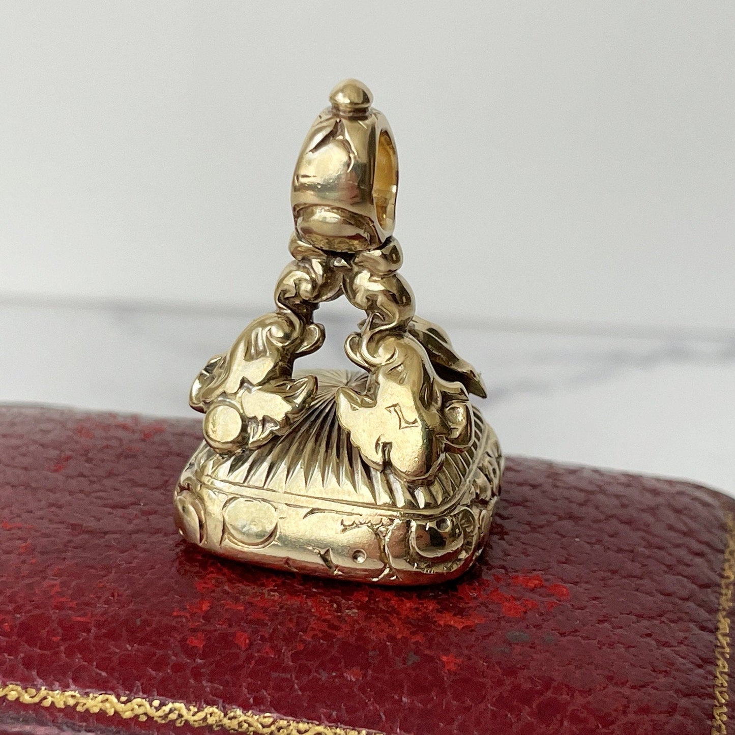 Georgian 15ct Gold Seal Fob - Fairness Wins. Carved Moonstone Latin Intaglio Fob Seal. Armorial Crest/Coat Of Arms Wax Seal Fob, Circa 1760