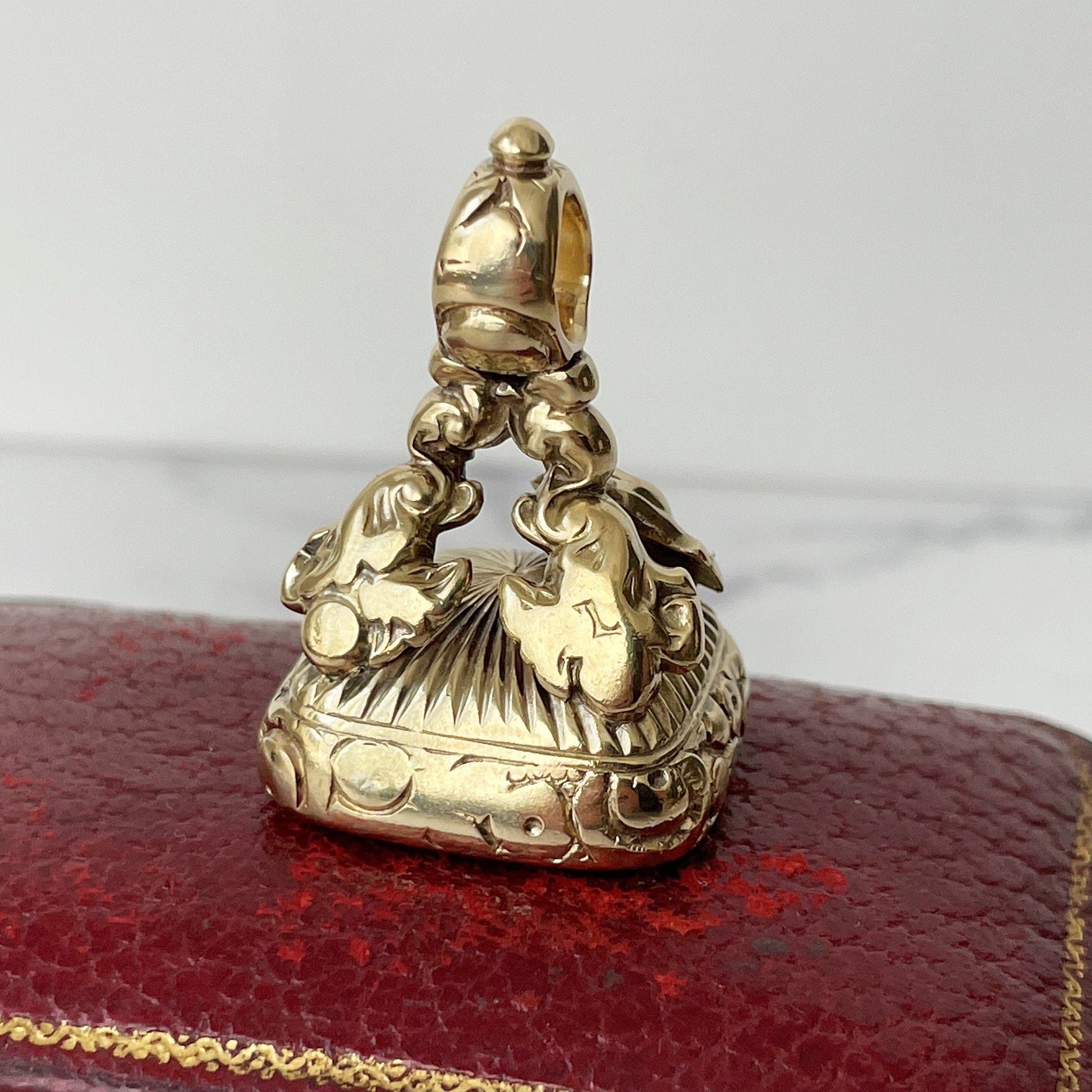 Georgian 15ct Gold Seal Fob - Fairness Wins. Carved Moonstone Latin Intaglio Fob Seal. Armorial Crest/Coat Of Arms Wax Seal Fob, Circa 1760
