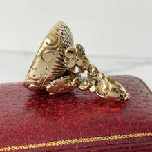 Load image into Gallery viewer, Georgian 15ct Gold Seal Fob - Fairness Wins. Carved Moonstone Latin Intaglio Fob Seal. Armorial Crest/Coat Of Arms Wax Seal Fob, Circa 1760
