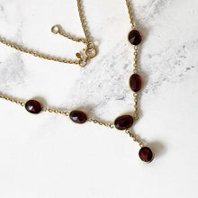 Carica l&#39;immagine nel visualizzatore di Gallery, Vintage 1930s 18ct Gold Bohemian Garnet Necklace. Antique Art Deco Red Gemstone Pendant Drop Necklace. Gem Set Y Necklace, Princess Length
