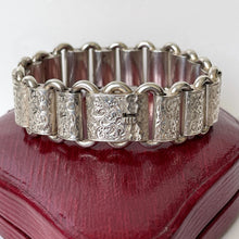 Carica l&#39;immagine nel visualizzatore di Gallery, Antique Victorian Sterling Silver Book Chain Bracelet. Victorian Aesthetic Engraved Wide  Bookchain Bracelet. Floral Engraved Belt Bracelet
