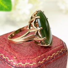 Carica l&#39;immagine nel visualizzatore di Gallery, Vintage 18ct Gold Jade Ring. 1960s Art Nouveau/Deco Style Green Jadeite, Yellow Gold Ring. Jade Cabochon Cocktail Ring Size UK - N, US 6-3/4
