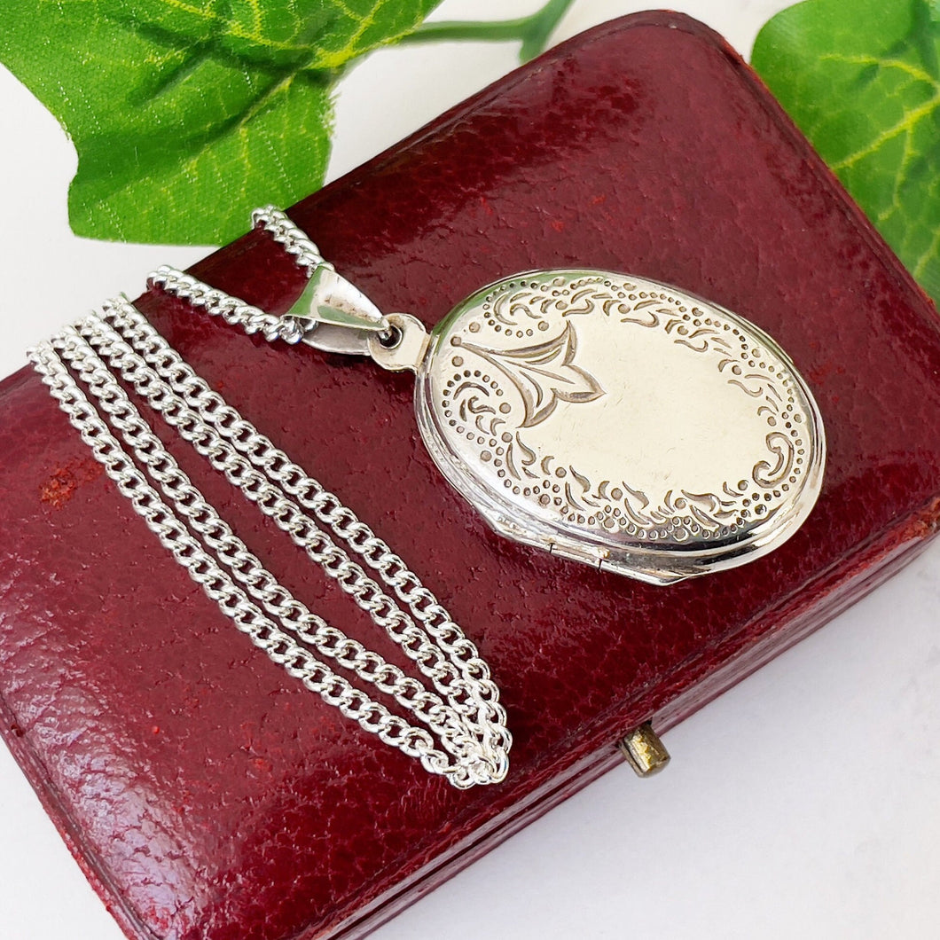 Vintage Sterling Silver Edwardian Style Locket. Oval Engraved Fleur-de-Lis Photo Locket & Curb Chain. Medium Size 2-Photo Locket Necklace