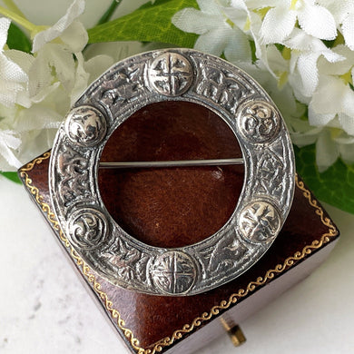 Vintage Sterling Silver Celtic Ring Brooch. Scottish Silver Celtic Knot Annular Brooch. Circle Plaid Pin, Henderson & Horner, Glasgow 1953.