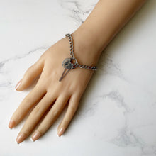 画像をギャラリービューアに読み込む, Antique Victorian Silver Bracelet With Heart Padlock. English Curb Chain Bracelet, 1890. Sterling Silver Watch Chain Sweetheart Bracelet
