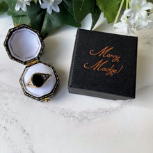Cargar imagen en el visor de la galería, Vintage 9ct Gold Signet Ring. Black Oval Onyx Signet Seal Gold Ring. Engraved English Gold Open Work Ring, 1982 Hallmark. Size UK Q/US 8.25
