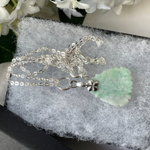 Carica l&#39;immagine nel visualizzatore di Gallery, Vintage Silver Buddha Pendant Necklace. Carved Apple Green Jade Sterling Silver Pendant &amp; Chain. Chinese Good Luck Pendant Charm Necklace
