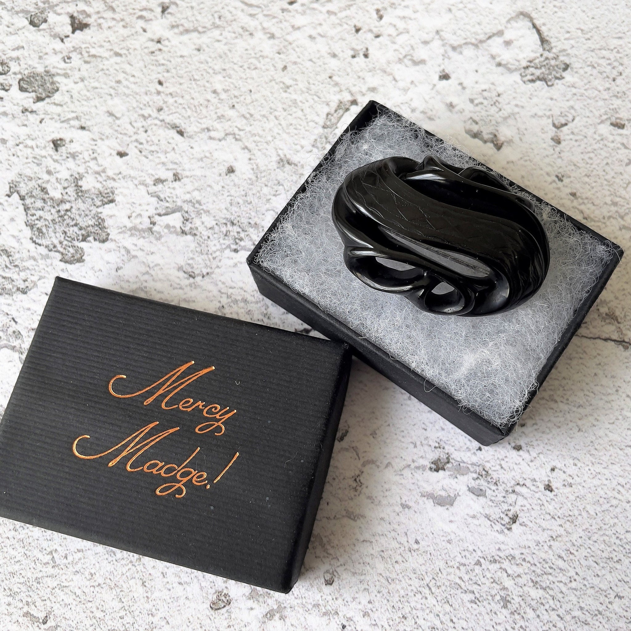 アンティーク ビクトリア朝 ウィットビー ジェット様式化されたヘビの