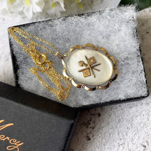 画像をギャラリービューアに読み込む, Vintage 12 Carat Rolled Gold &amp; Pearl Locket Necklace. 1940s US Signal Corps Sweetheart Locket With Photo. American WW2 Patriotic Jewelry
