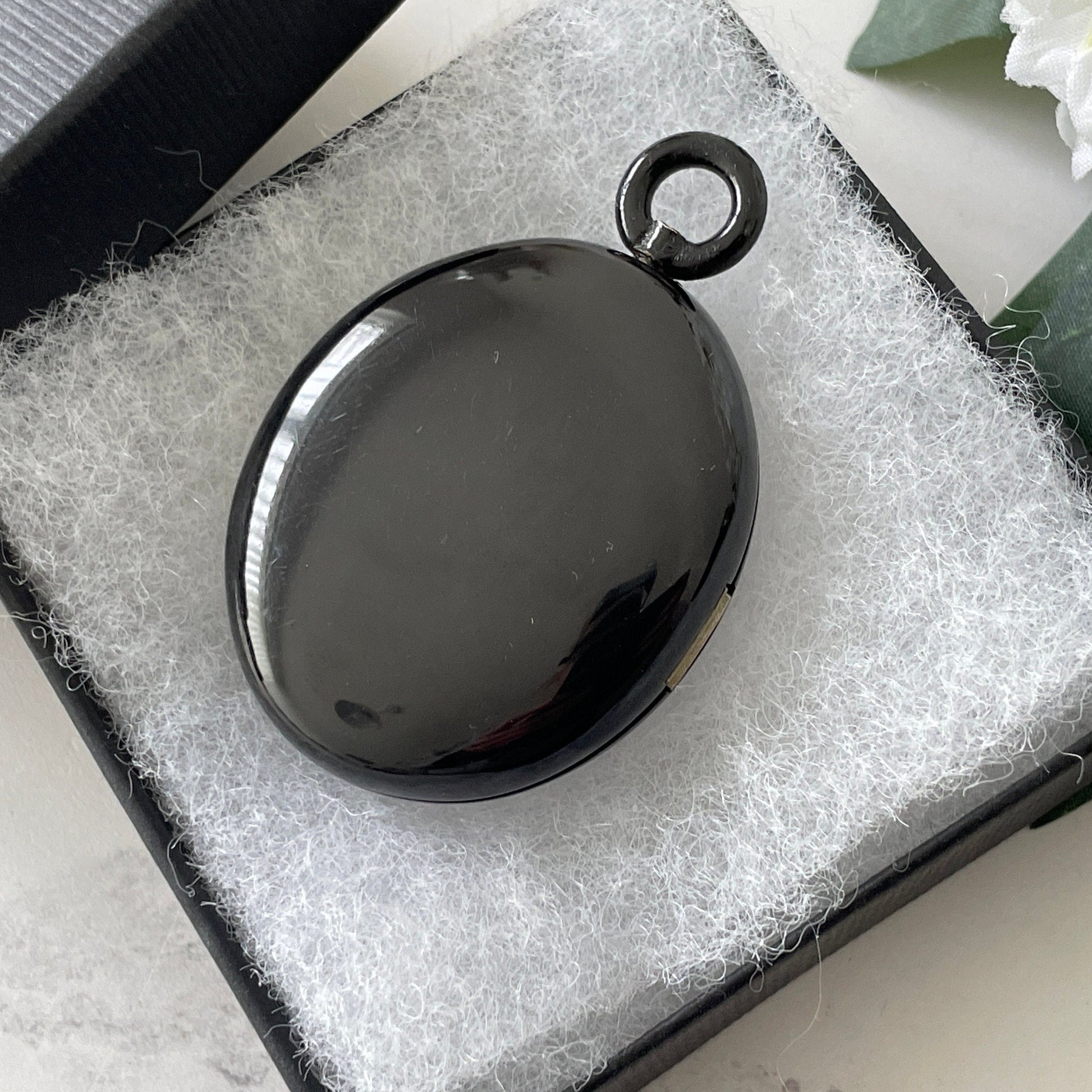Antique Victorian Whitby Jet Locket.  Carved Jet Elizabethan Portrait Locket. Large Whitby Jet Mourning Locket. Victorian Mourning Jewelry