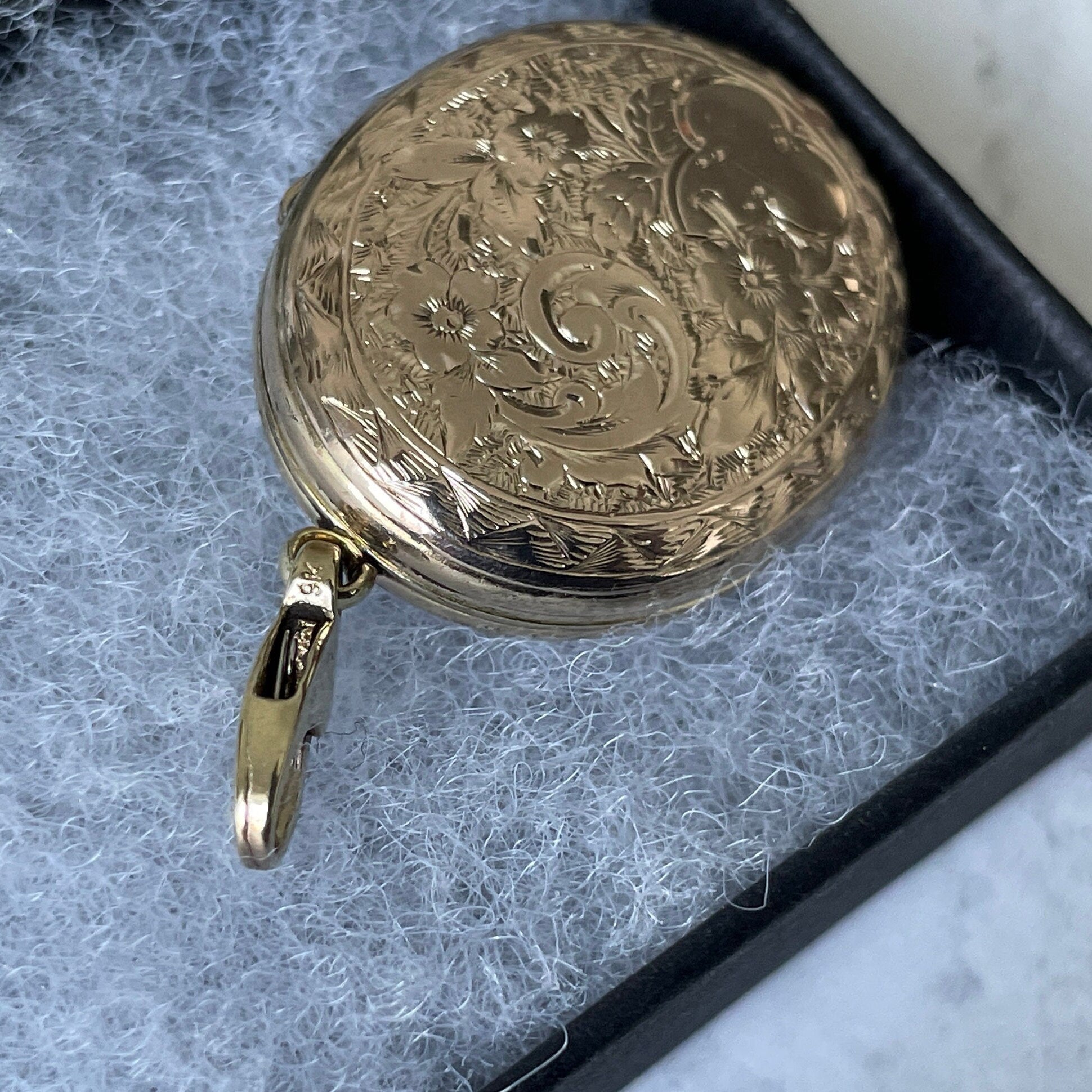 Antique Victorian 9ct Gold Enamel Mizpah Locket, Dog-Clip Bale. 2 Sided Engraved Gold Flower Locket. Gold Love Token Sweetheart Locket.