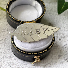 画像をギャラリービューアに読み込む, Antique Victorian Sterling Silver Baby Brooch. Engraved Leaf Bib Pin. Antique Jewellery Gift, Baptismal, Birth, Christening, Baby Shower
