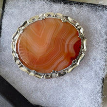 Cargar imagen en el visor de la galería, Antique Victorian Scottish Banded Agate Pendant Brooch. Orange Banded Carnelian Sterling Silver Scottish Brooch. Scottish Pebble Jewellery
