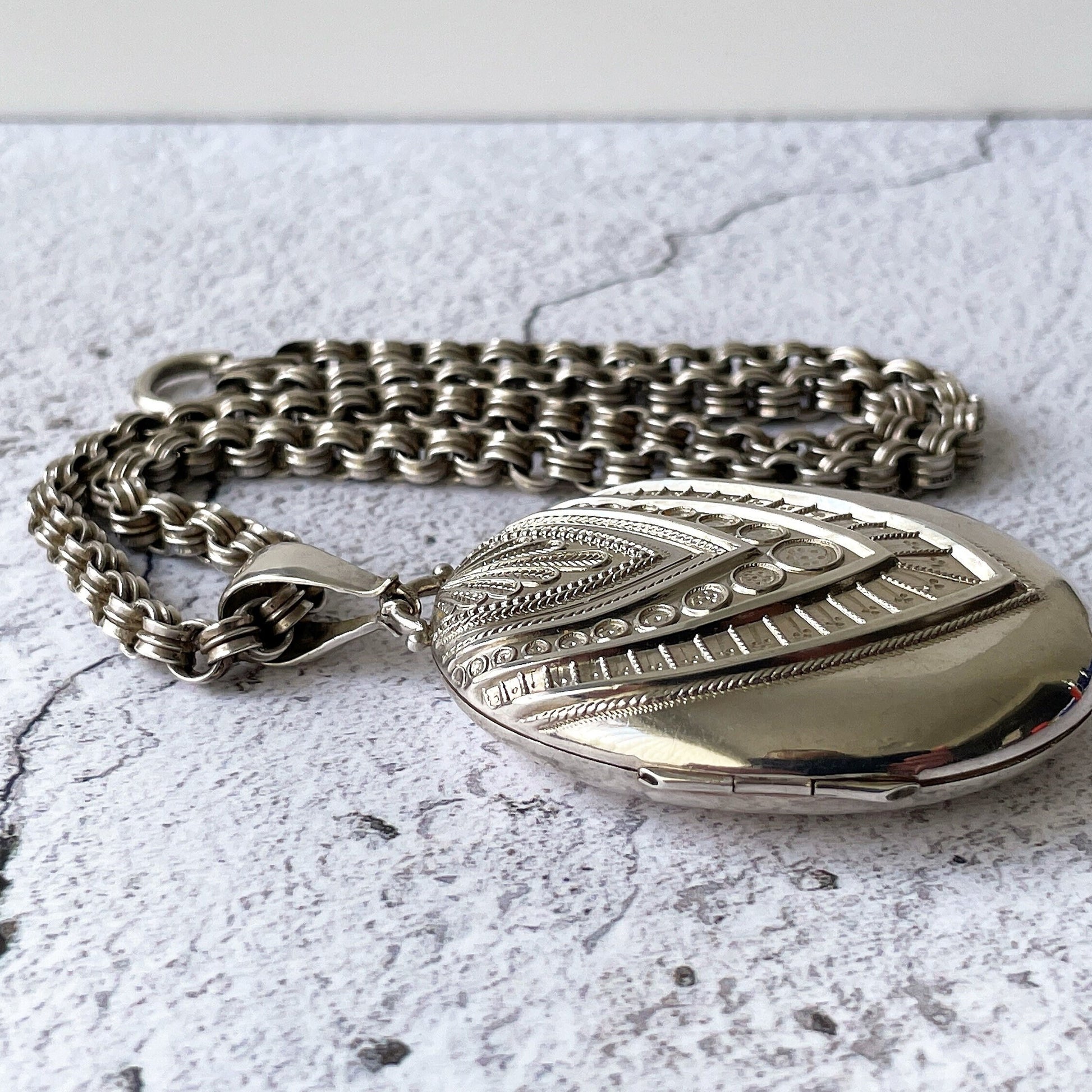 Victorian Baroque Sterling Silver Book Chain Locket Necklace With Period Photos. Antique English Locket & Chain, Payton Paxton, Chester 1882