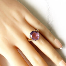 Charger l&#39;image dans la galerie, Vintage 1970s 9ct Yellow Gold Amethyst Solitaire Ring. Fat Oval 6 Carat Purple Amethyst Cocktail Statement Ring. Size K-1/2, US 5.5
