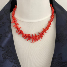 Carica l&#39;immagine nel visualizzatore di Gallery, Victorian Red Coral Nugget &amp; Frond Beaded Necklace
