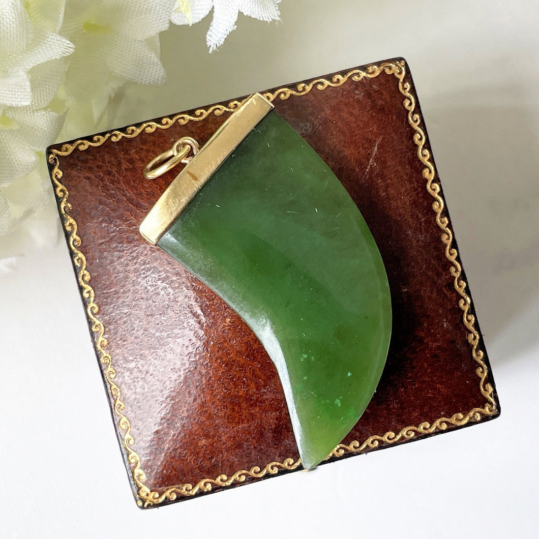 Vintage 9ct Gold Nephrite Jade Tiger Claw Pendant. 1970's Carved Green Jade & Yellow Gold Necklace Pendant.