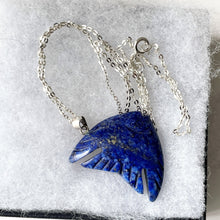 Lade das Bild in den Galerie-Viewer, Carved Lapis Lazuli Sterling Silver Angelfish Pendant Necklace. Vintage Blue Lapis Figural Pendant. Large Tropical Angel Fish Pendant, Chain
