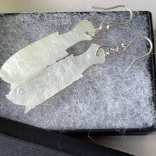 Lade das Bild in den Galerie-Viewer, Antique Chinese Mother-Of-Pearl Gaming Counter Earrings. Georgian Figural Fish Game Counters. Sterling Silver Engraved Lovebird Earrings
