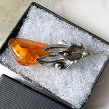 Cargar imagen en el visor de la galería, Vintage Art Nouveau Baltic Amber Sterling Silver Pendant. Large Honey Cognac Amber Pendant. Golden Yellow Amber Lily Flower Pendant, Poland
