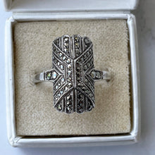 Cargar imagen en el visor de la galería, Antique Art Deco Sterling Silver Column Ring. 1930s Theodor Fahrner Style Geometric Marcasite Ring &amp; Vintage Ring Box. Size Q-UK /8-US
