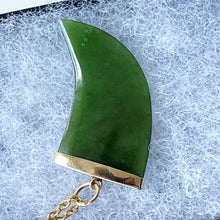 Cargar imagen en el visor de la galería, Vintage 9ct Gold Nephrite Jade Tiger Claw Pendant. 1970&#39;s Carved Green Jade &amp; Yellow Gold Necklace Pendant.
