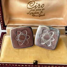 Cargar imagen en el visor de la galería, Vintage 1960s Silver Atomic Whirl Cufflinks. Big Square Faced Sterling Silver Atom Cufflinks. Mens Vintage Scientific Retro Jewellery
