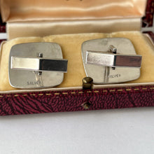 Cargar imagen en el visor de la galería, Vintage 1960s Silver Atomic Whirl Cufflinks. Big Square Faced Sterling Silver Atom Cufflinks. Mens Vintage Scientific Retro Jewellery

